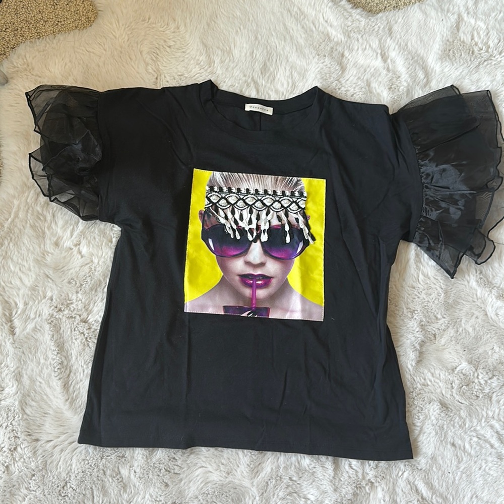 NWOT CUTE BLACK TSHIRT BLOUSE
